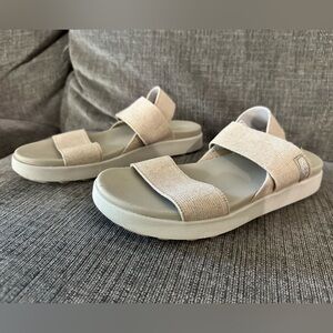 Women’s 8.5 Keen Sandals